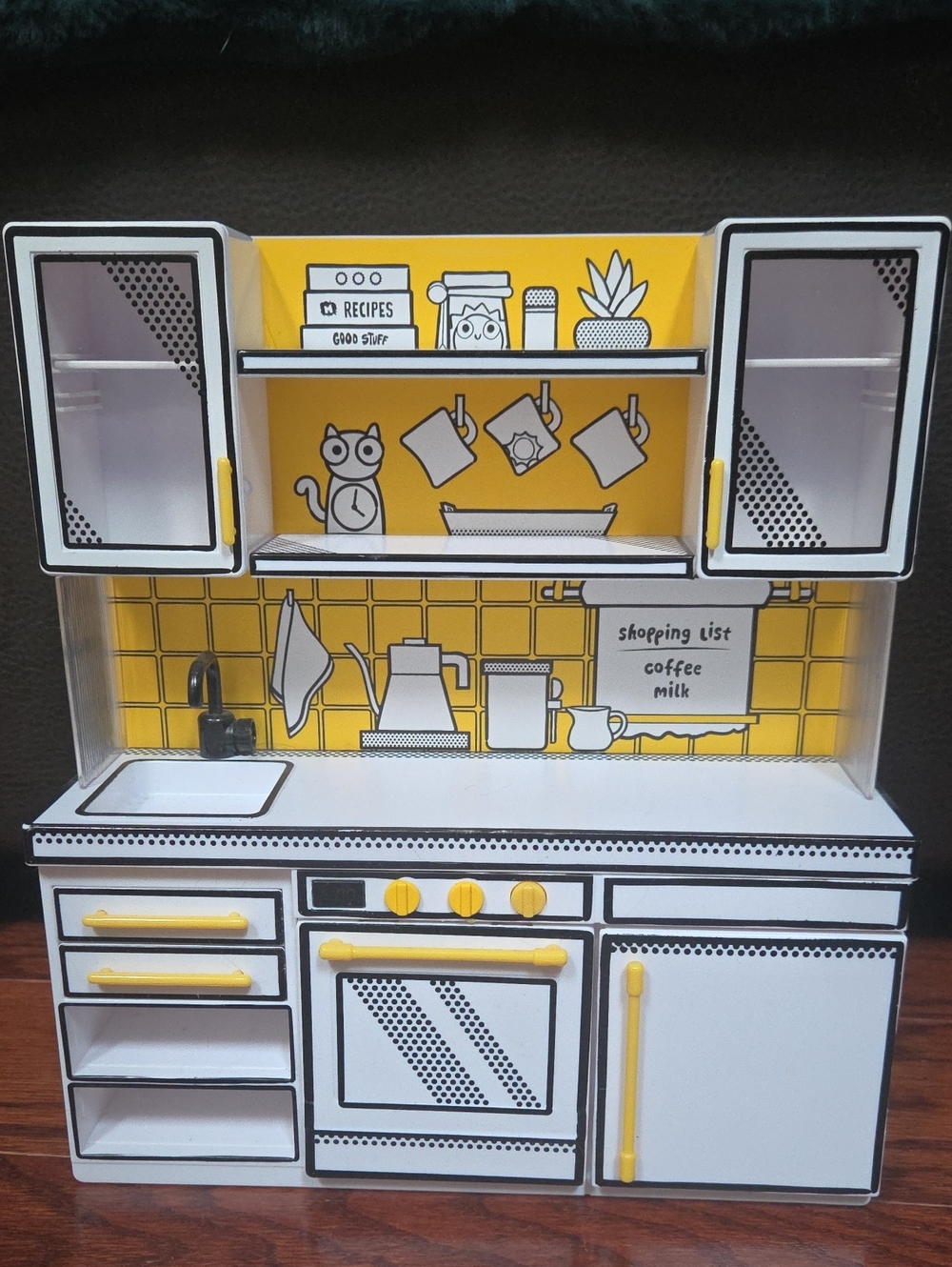 Miniverse Kitchen Set - Yellow and White